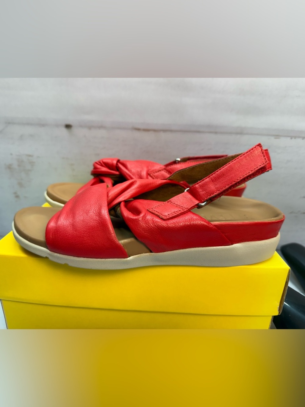 Strive Tahiti II Slingback Sandals Womens Size 9 Red Leather Comfort Orthotic